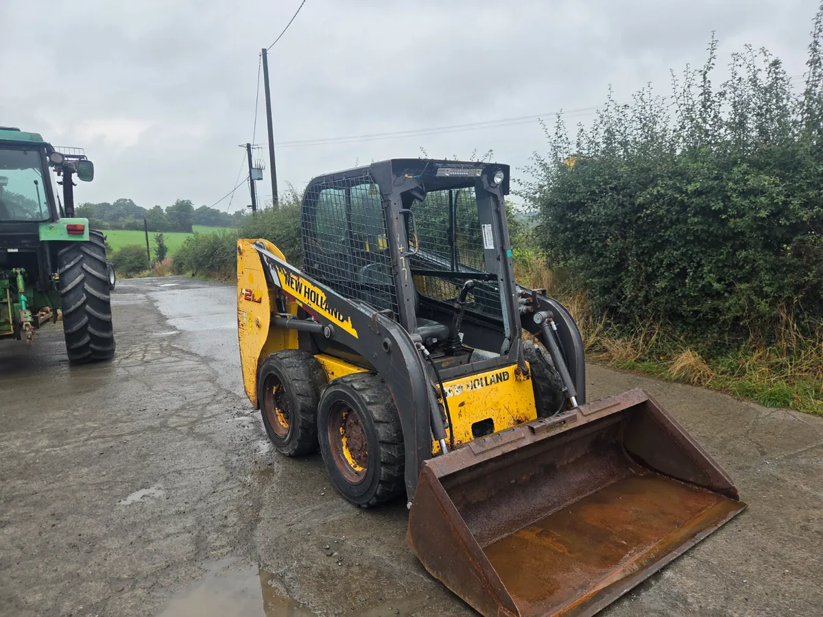 New Holland 215 - Image 2