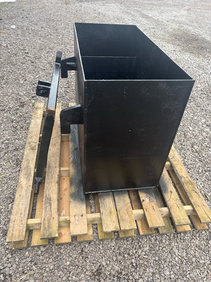 Weight box 3 point attachment - Image 1