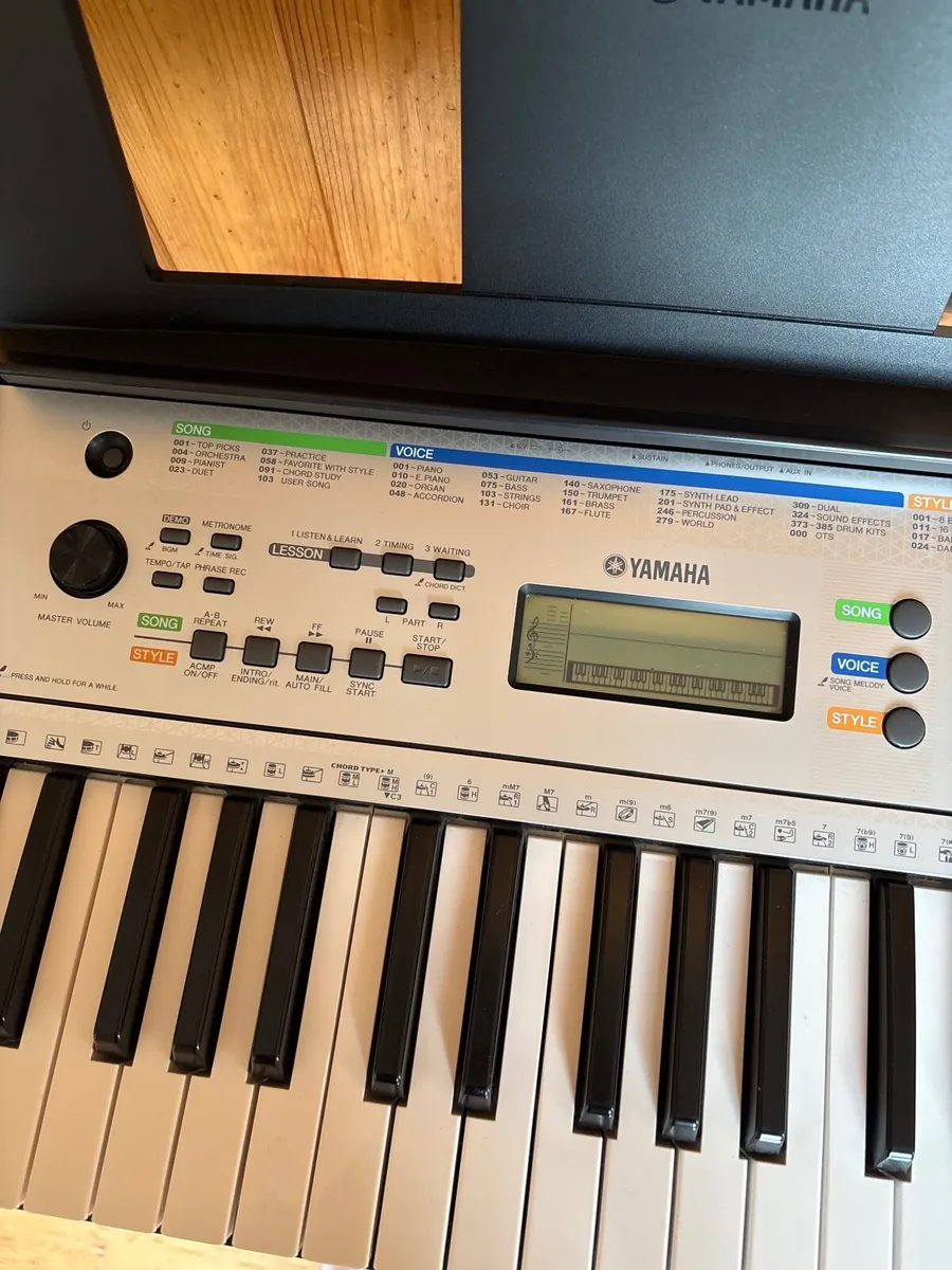 Yamaha YPT-255 Keyboard & Stand - Image 3