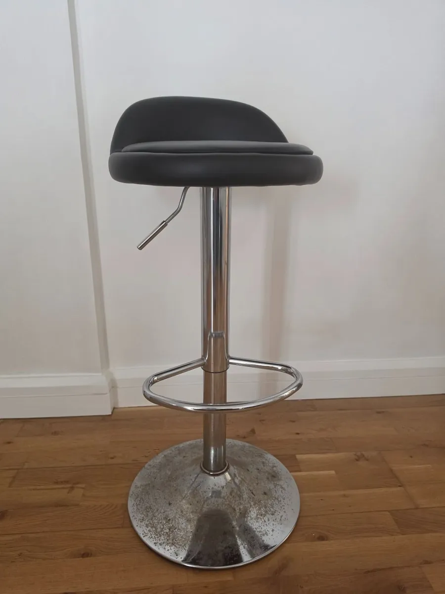 5 x Black & Chrome Bar Stools - Image 3