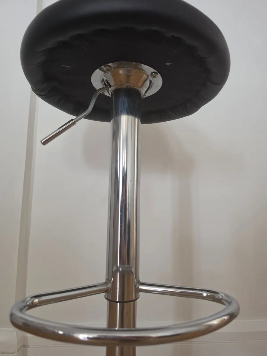 5 x Black & Chrome Bar Stools - Image 4