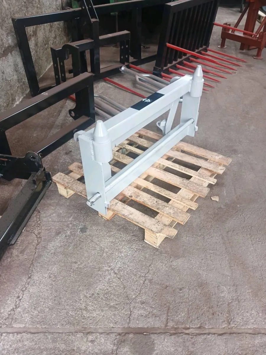 Pinnacle Fabrication Loader Adaptor - Image 1