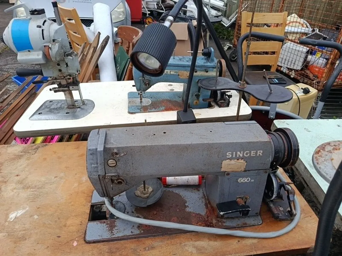 Singer sewing machine - Image 3
