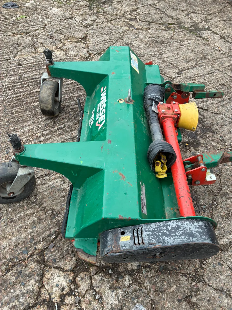 Jd mower deck - Image 1