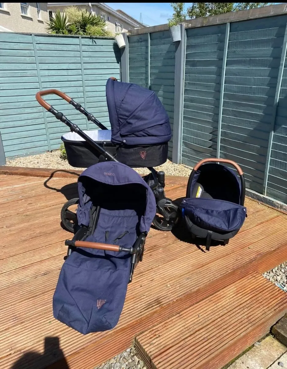 Venicci Pram / Travel System - Image 1