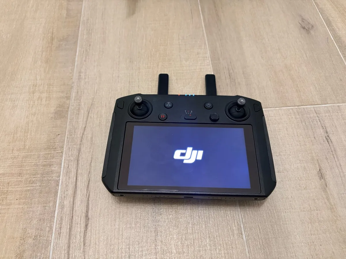 DJI Mavic 2 Zoom + Fly More Kit & Smart controler - Image 2