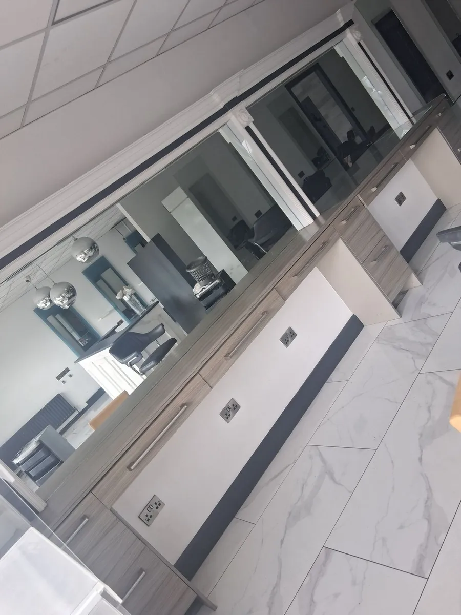 Makeup Station - Image 1