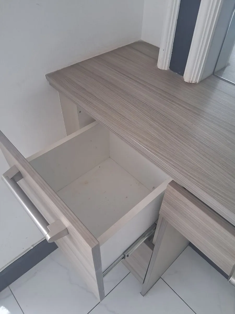 Makeup Station - Image 2