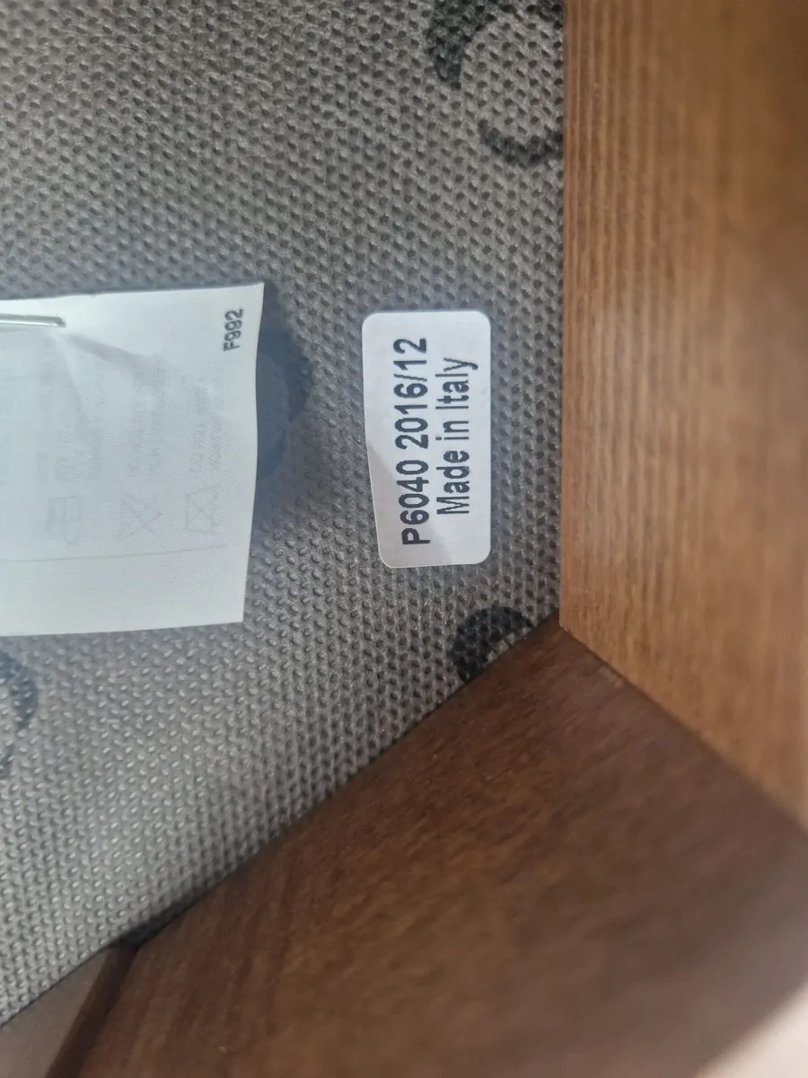 Table and Chairs - Image 3