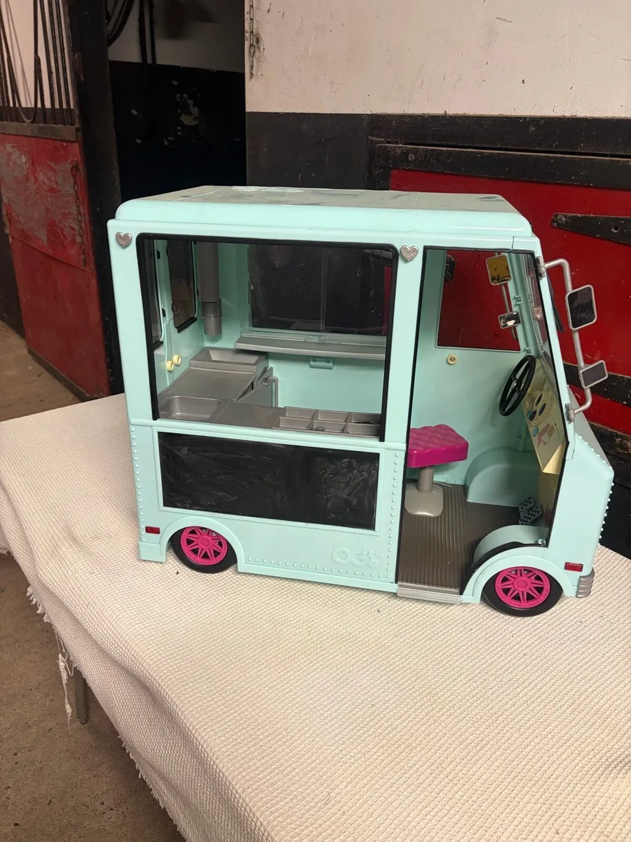 Barbie ice cream van - Image 1