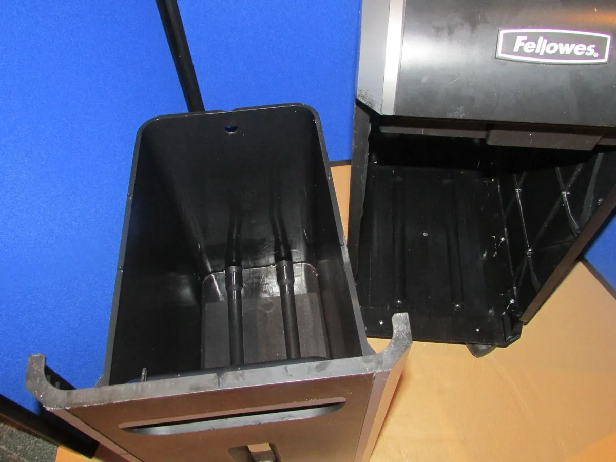 Fellowes Heavy Duty Office Paper Shredder - Image 2