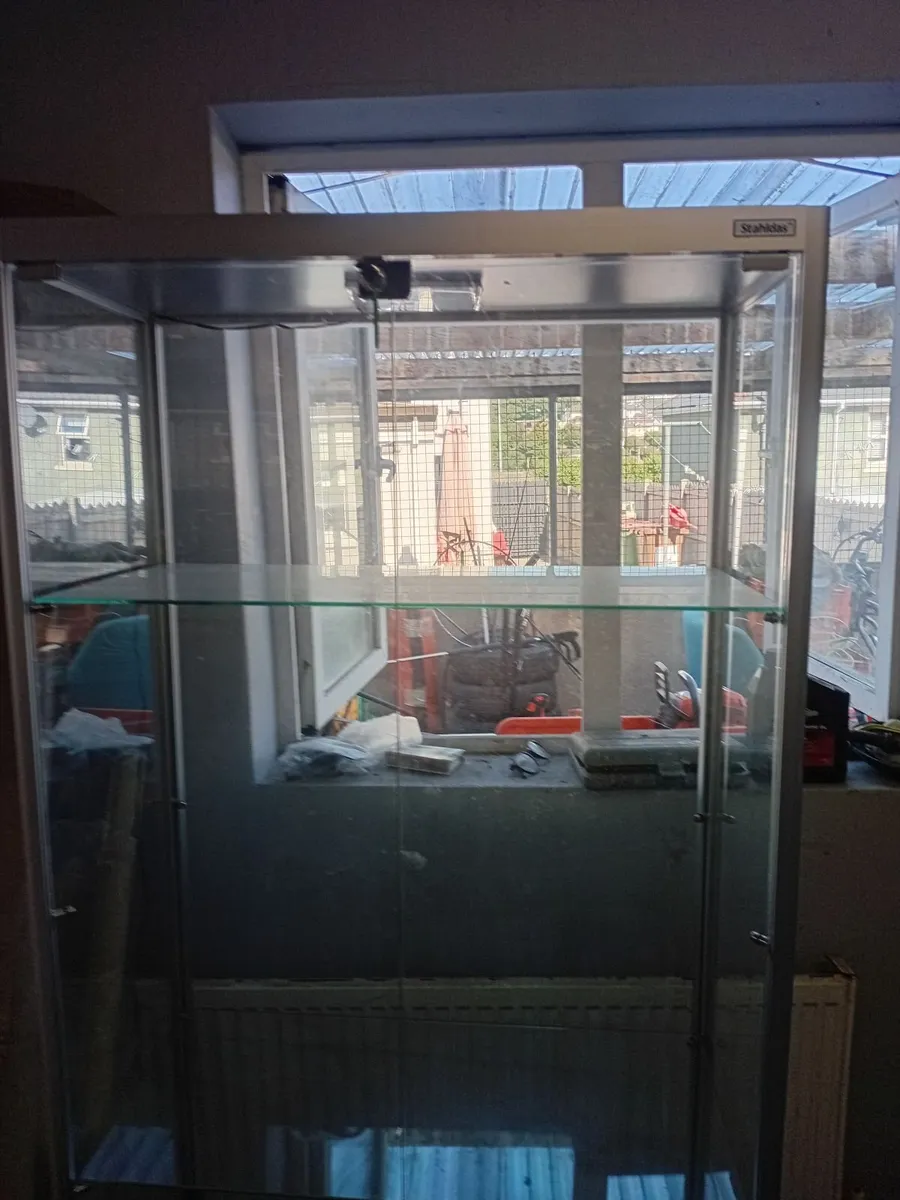 Glass display unit - Image 1
