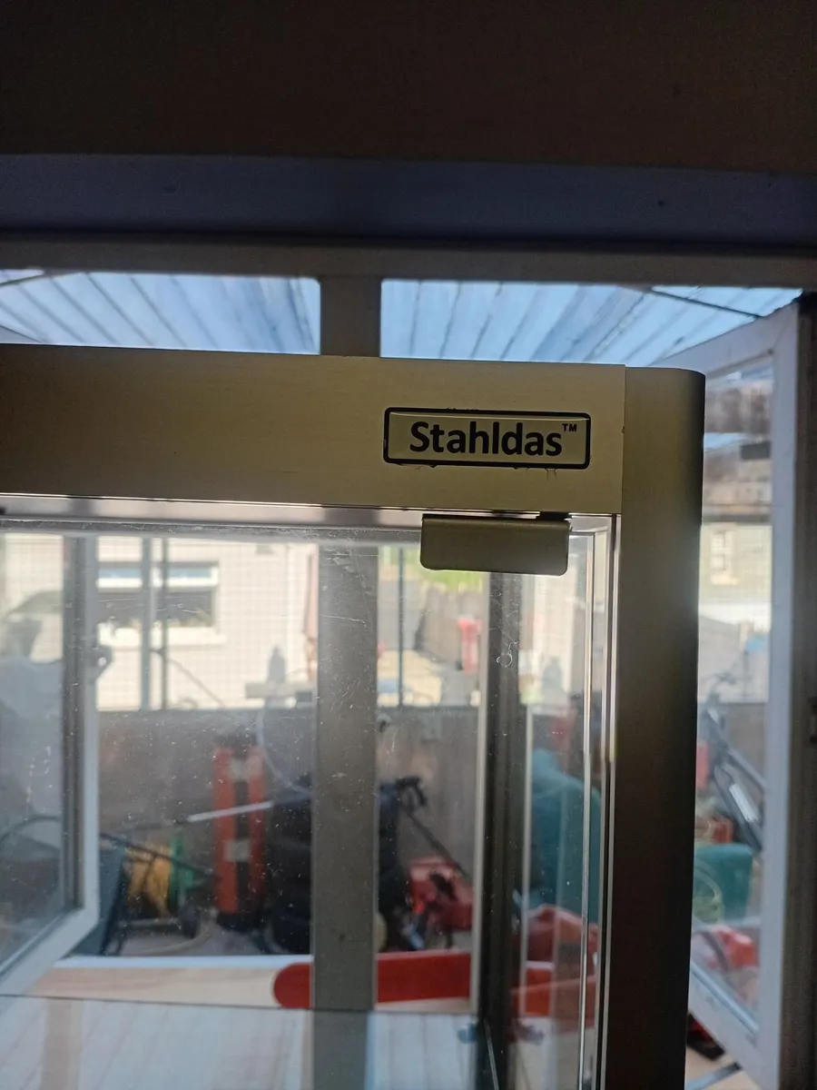 Glass display unit - Image 2
