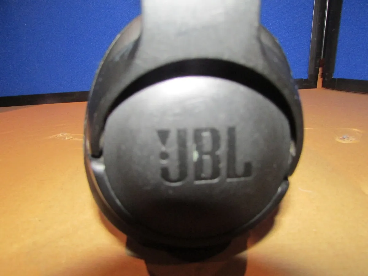 JBL Wireless Bluetooth Headphones - Image 2
