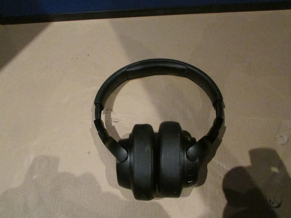 JBL Wireless Bluetooth Headphones - Image 3
