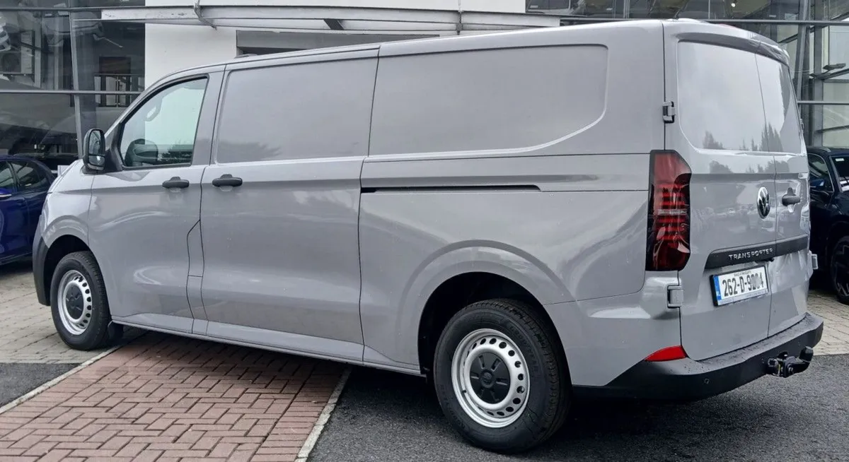 Volkswagen Transporter TRENDLINE LWB30 150BHP **RE - Image 4