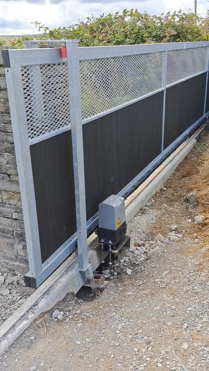 Motorised gates & security CCTV installation - Image 1