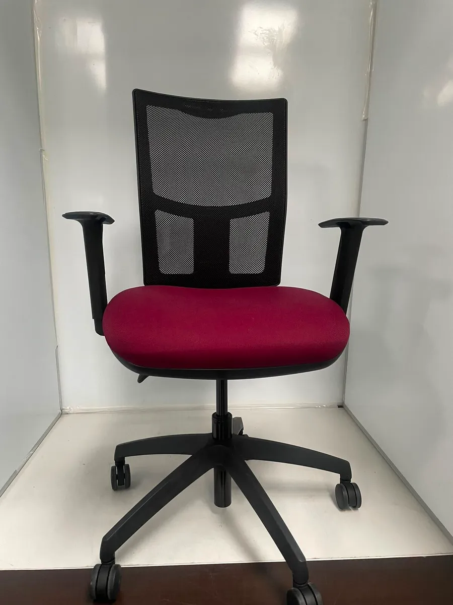 4-Person Office Pods – 5 sets available - Image 4