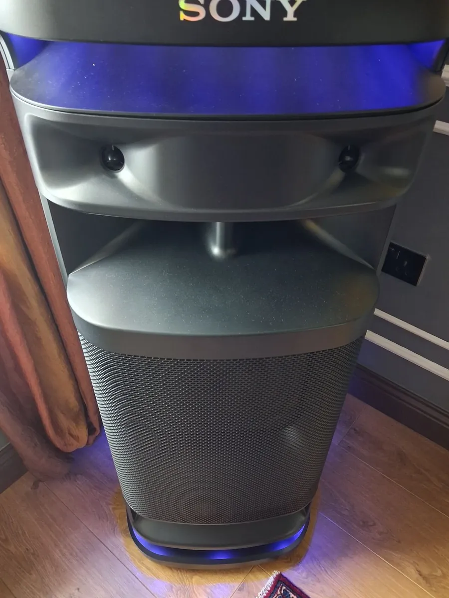 Sony party box blue tooth speaker as new - Image 1