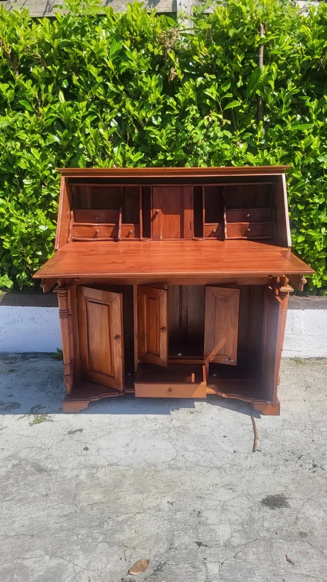Dresser - Image 2