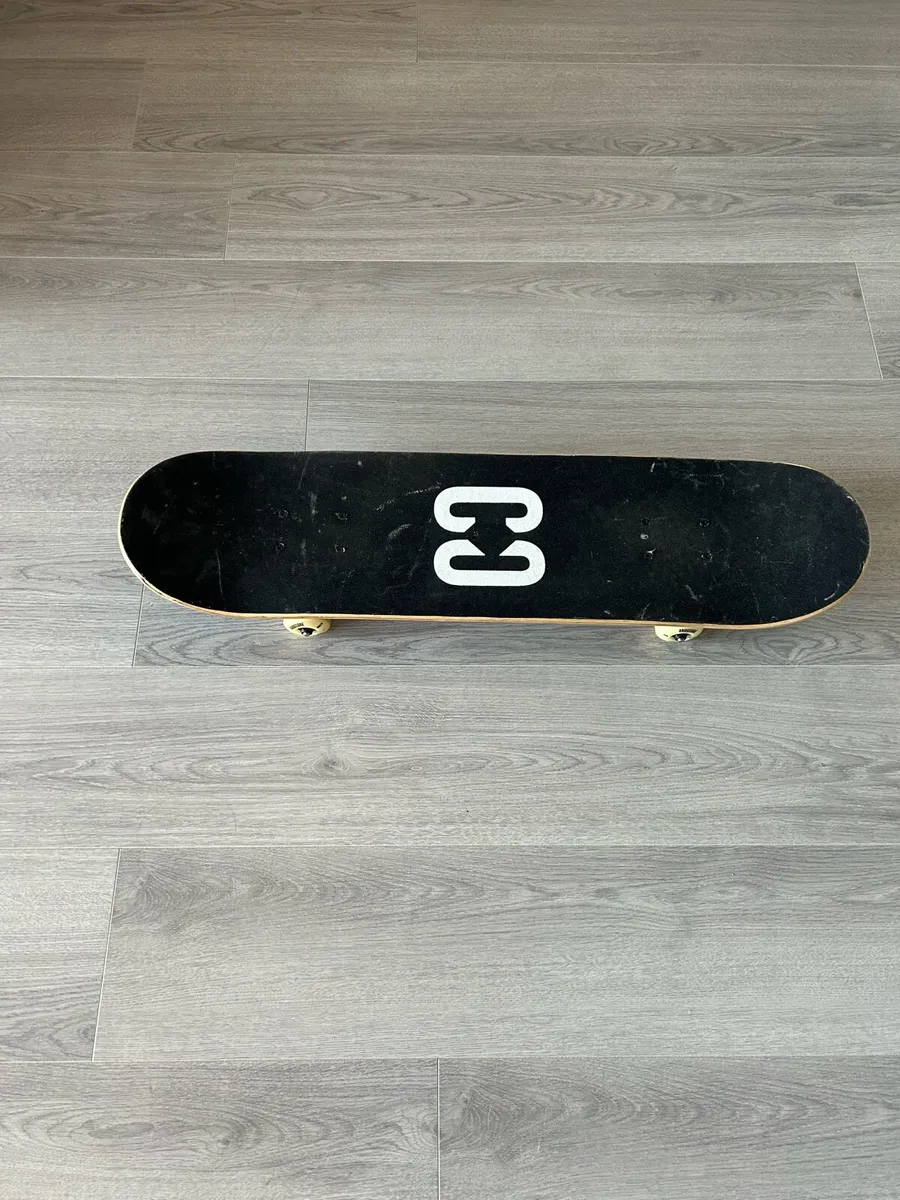Skateboard - Image 2
