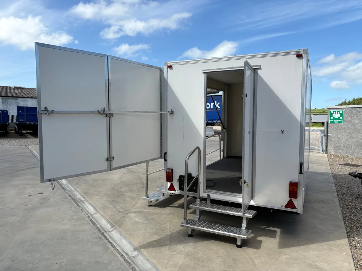 Lynton Exhibition Trailer - Image 3