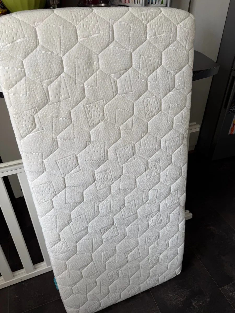 Baby cot- bed with mattress - Image 3