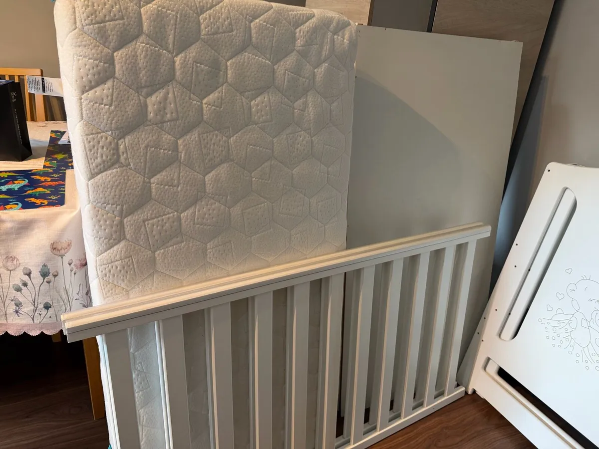 Baby cot- bed with mattress - Image 4