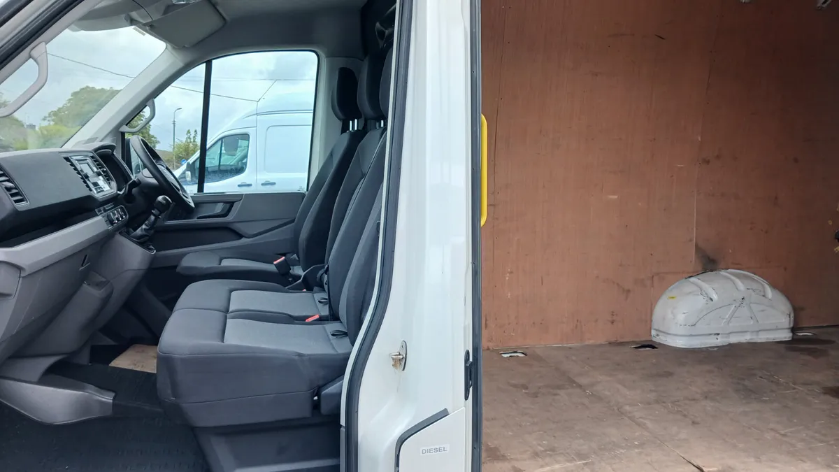 202 VW CRAFTER MWB VAN 140BHP,1 OWNER - Image 3