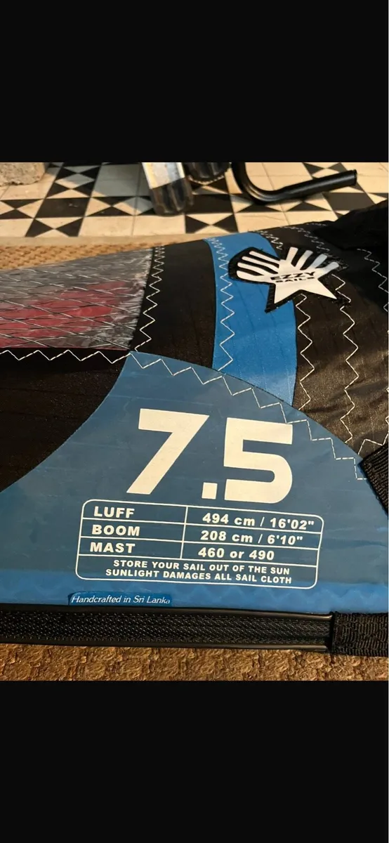 Ezzy windsurf sail 7.5 and mast - Image 1