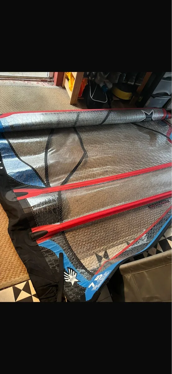 Ezzy windsurf sail 7.5 and mast - Image 2