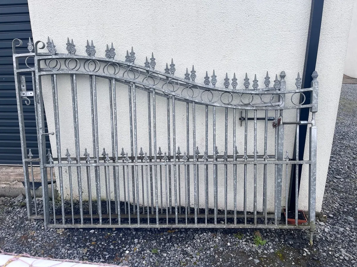 Entrance gates - Image 3