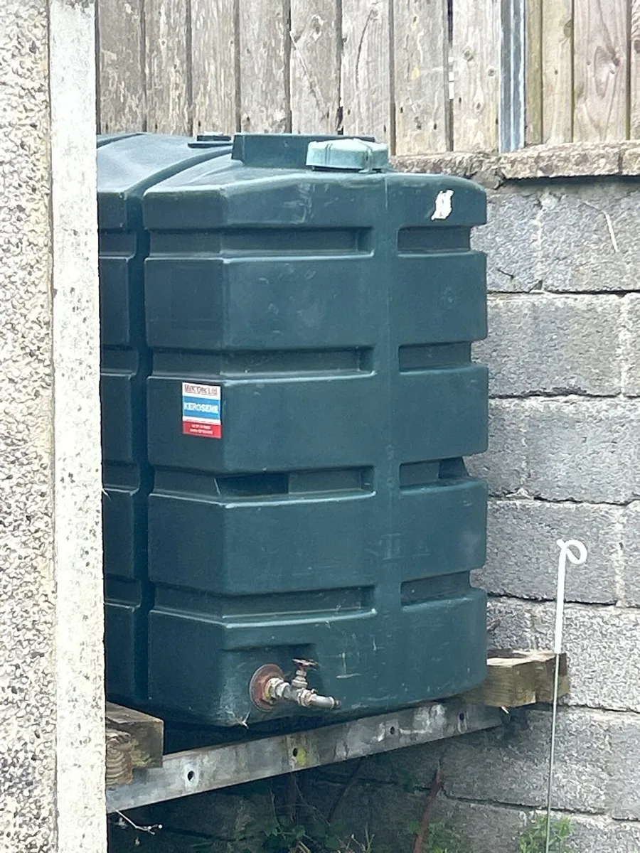 Oil tank