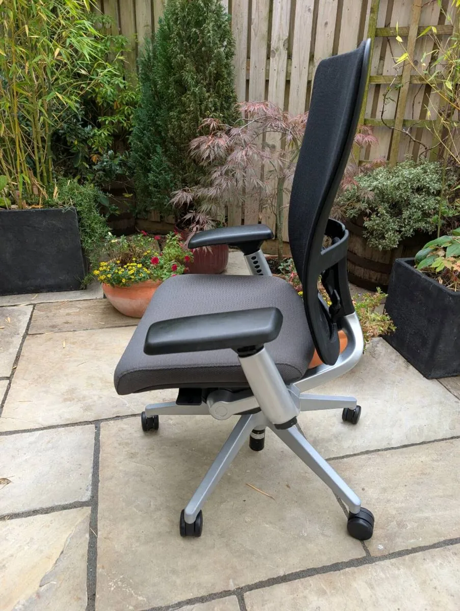 Ergonomic office chair - Image 3