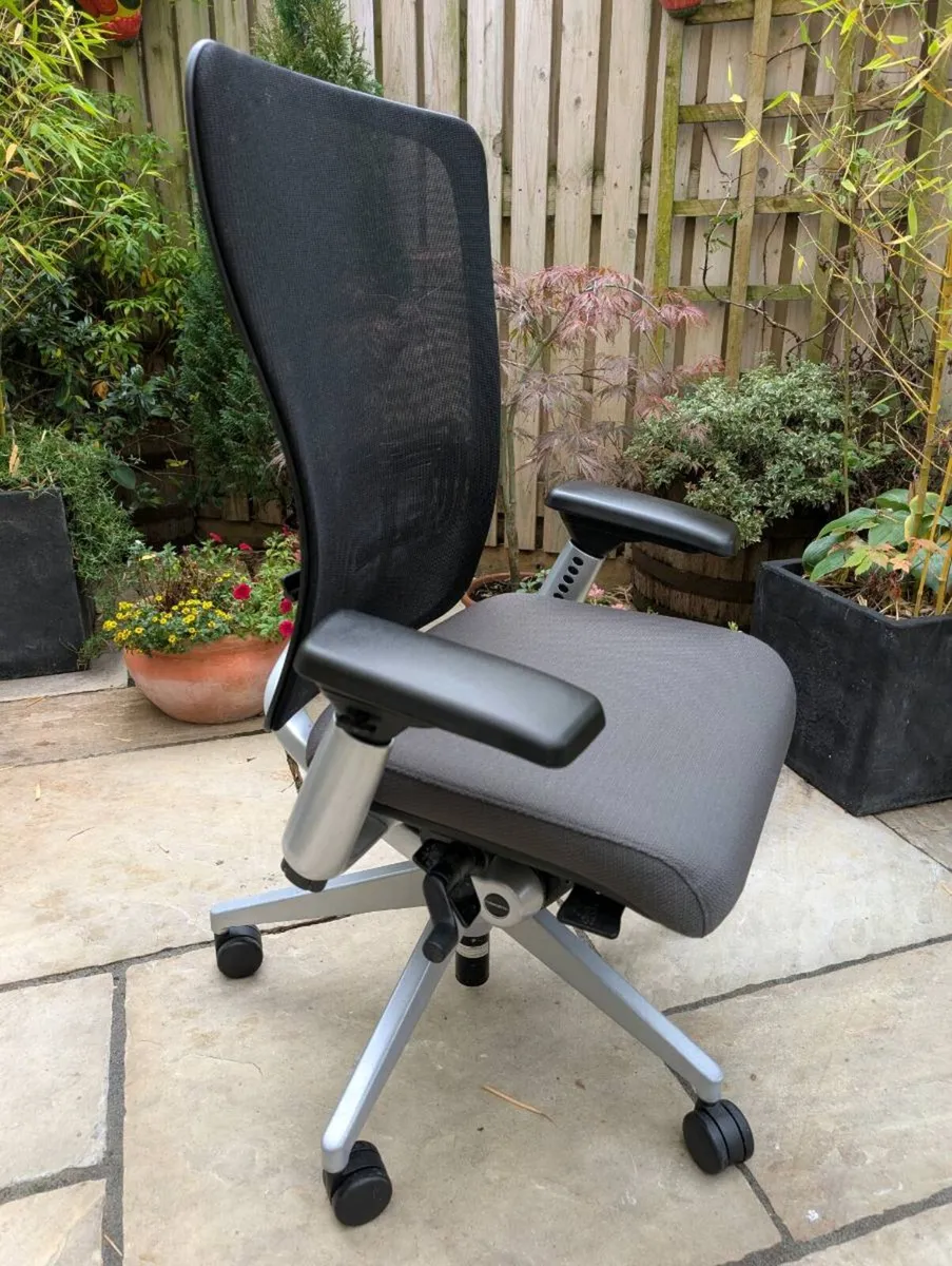Ergonomic office chair - Image 4