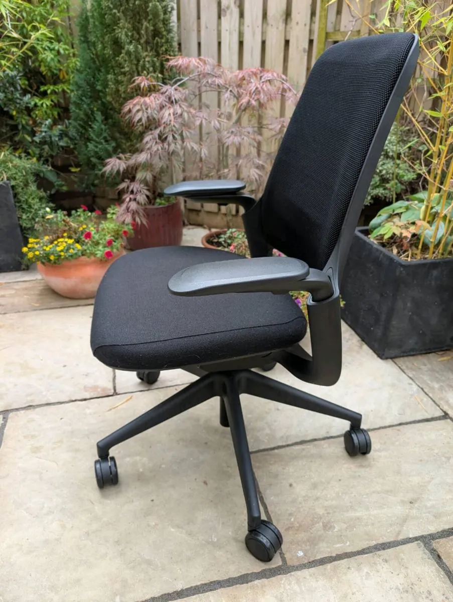Ergonomic office chair - Image 2