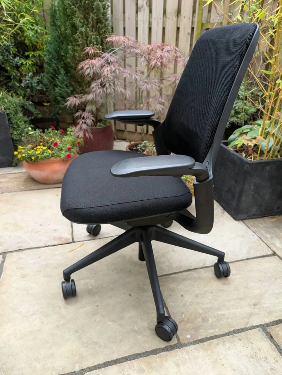 Ergonomic office chair - Image 4