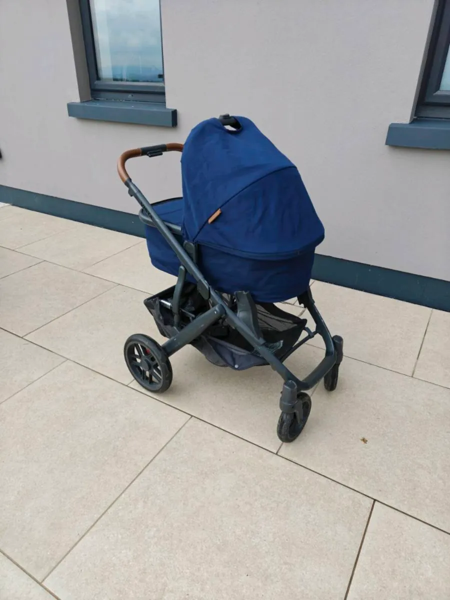 UPPAbaby Vista V2 Pram – Full Bundle with Bassinet - Image 2