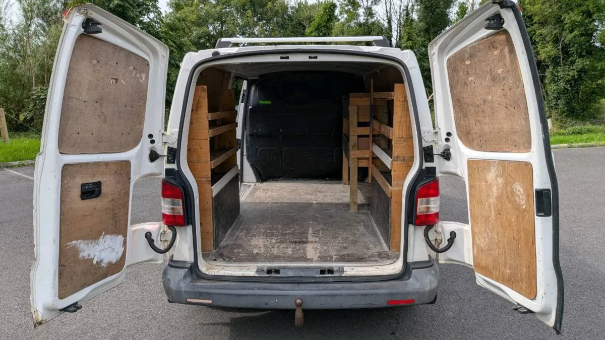 Volkswagen Transporter - Image 4