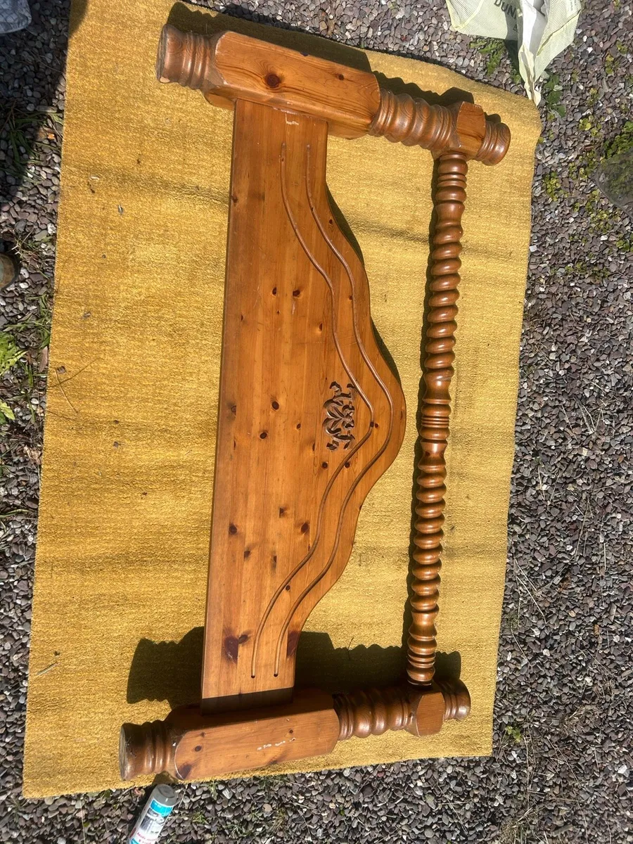Pine bed and locker - Image 2