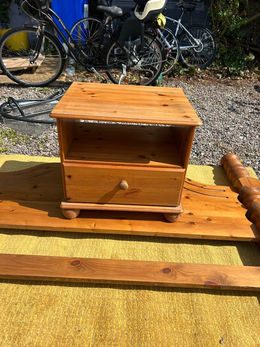 Pine bed and locker - Image 3