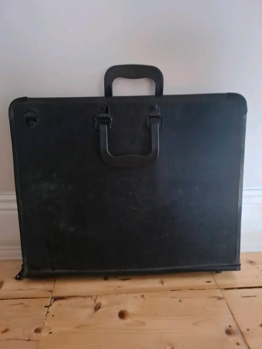 A3 hard portfolio zip case. Daler & Rowney - Image 1