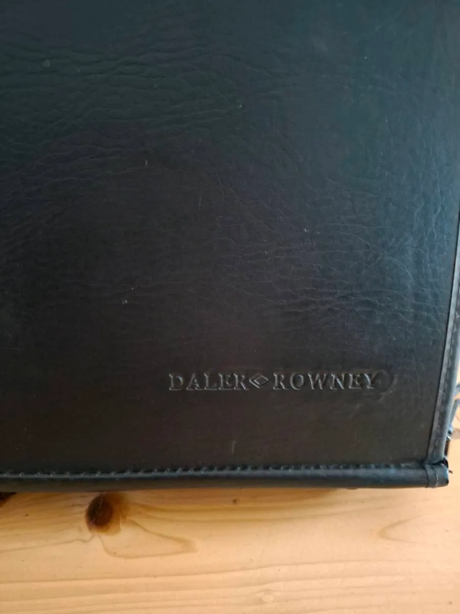 A3 hard portfolio zip case. Daler & Rowney - Image 2