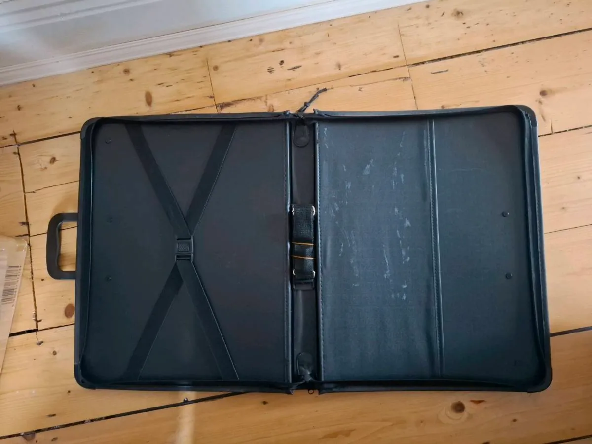 A3 hard portfolio zip case. Daler & Rowney - Image 3