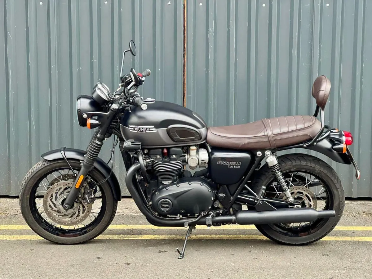 2022 Triumph Bonneville T120 Black - Image 2