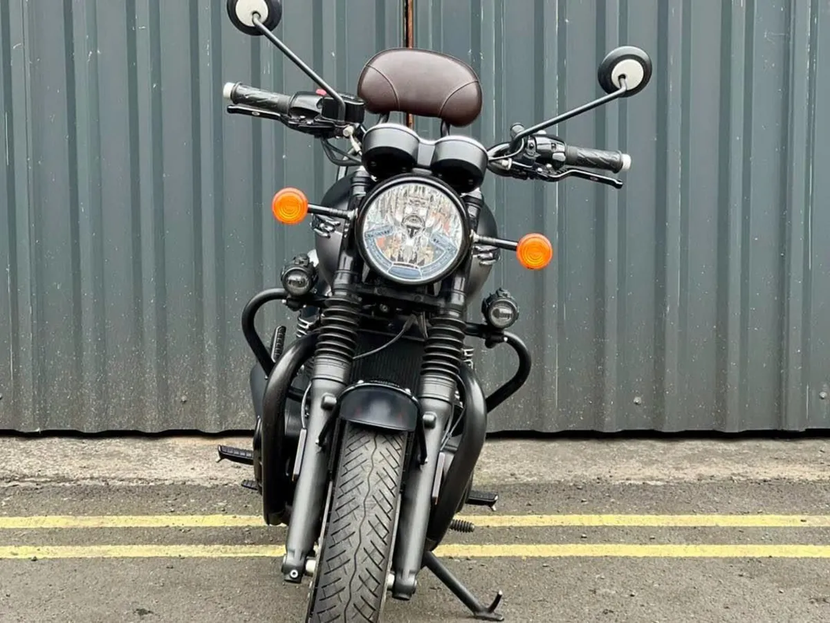 2022 Triumph Bonneville T120 Black - Image 4