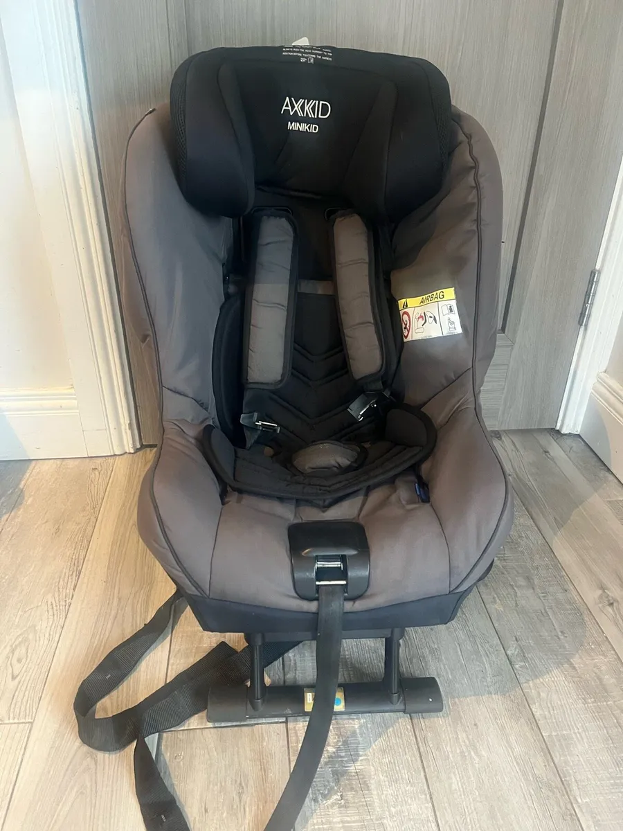 Axkid Minikid 2.0 Rearfacing Car Seat - Image 1