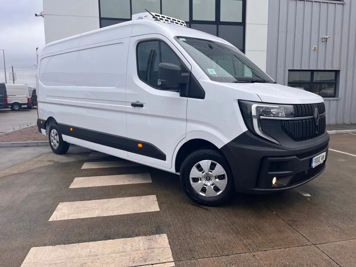 Renault Master Fridge Van - Image 2