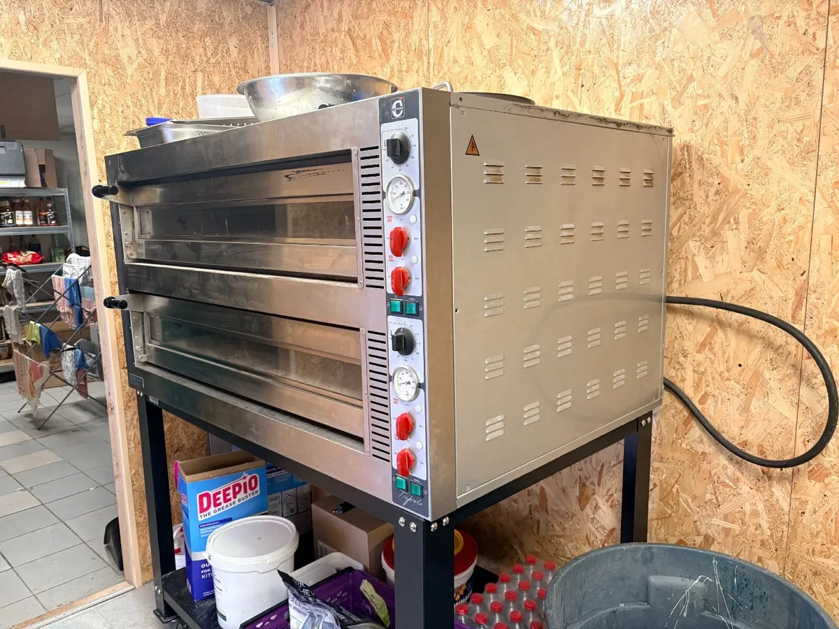 Commercial pizza oven - Image 1