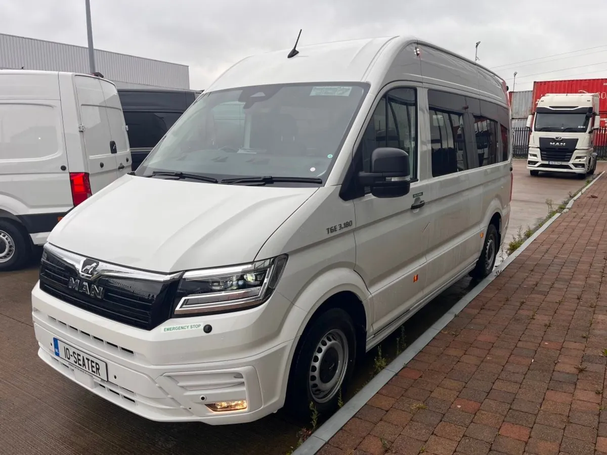 Man TGE Automatic 10 Seater bus - Image 2
